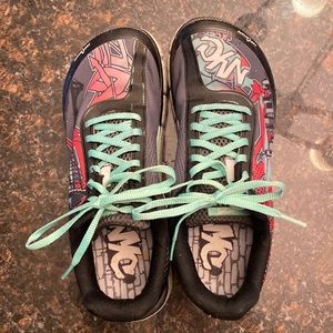 Limited Edition Altra Torin NYC Marathon 2016. Less than 25 miles on them.